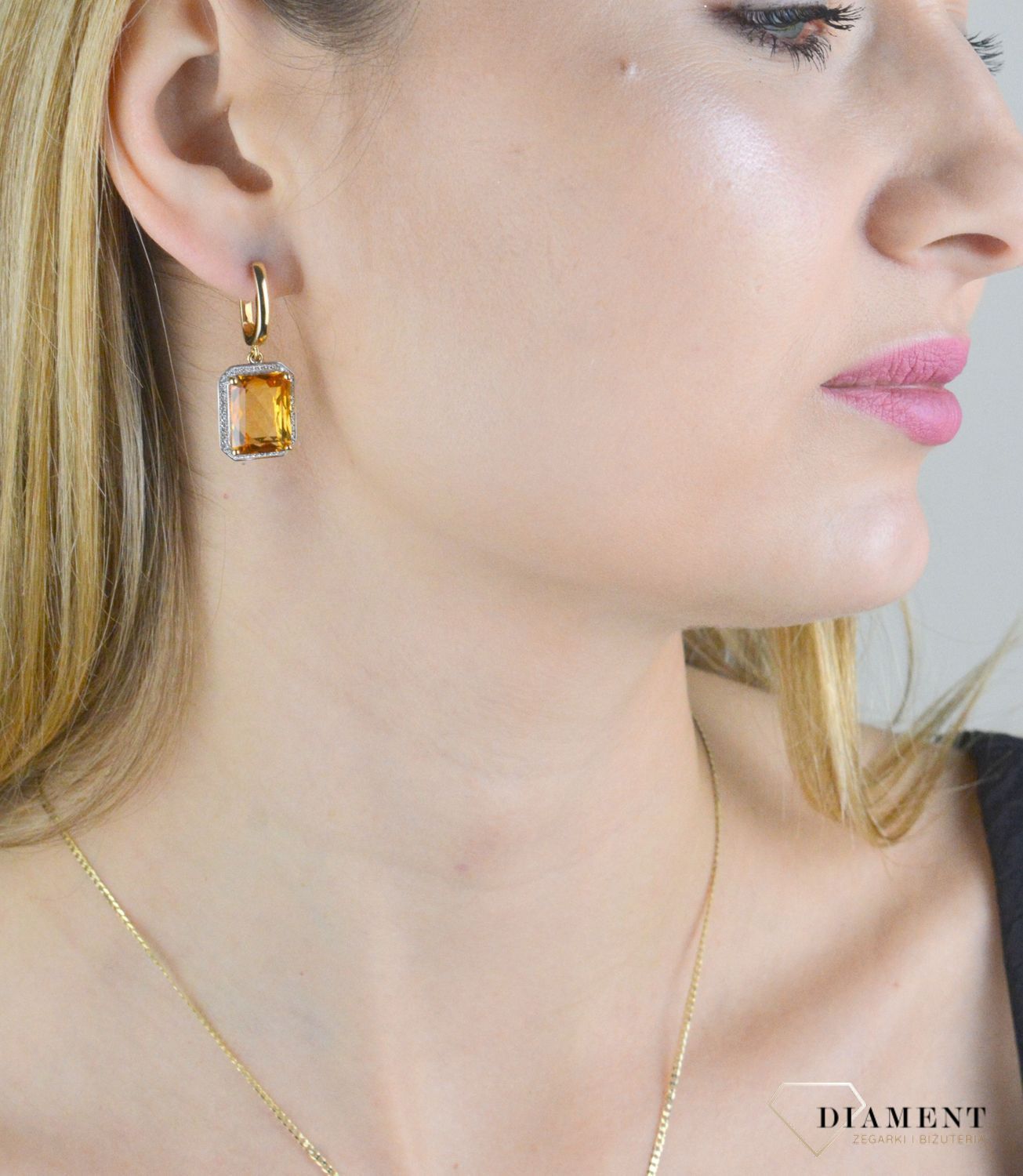 Kolczyki złote damskie 585 diamenty z kamieniem naturalnym Cytryn 0,21ct. Biżuteria z diamentami. Kolczyki złote damskie z diamentami. Złote kolczyki z cytrynem. Złote kolczyki z diamentami i cytrynem. Kolczyki damskie złote z diamentami. Kolc.jpg